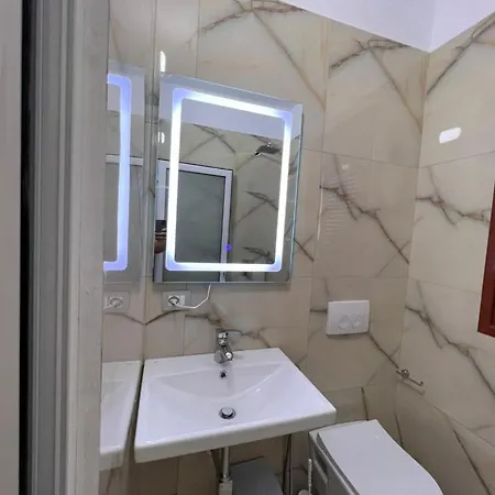 Fiori 招待所 Vlorë