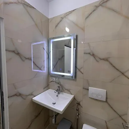 ゲストハウス Fiori Vlorë